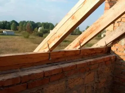 Кріплення крокв до мауерлату двосхилим даху способи, вузли, установка (кріплення) Кріплення крокв до мауерлату двосхилим даху способи, вузли, установка