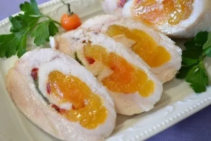 Курячі рулетики з курагою - прості рецепти (м'ясо рулетики відкласти) Курячі рулетики з курагою - прості рецепти