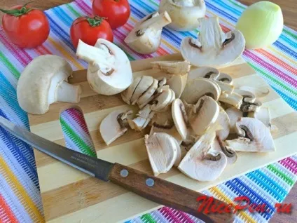 Куряче філе під сирної «шапкою» - рецепти з фото