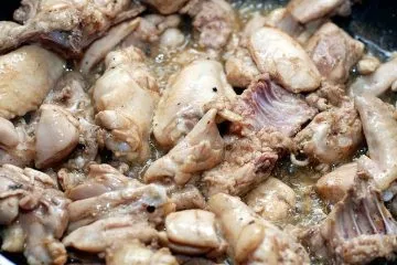 Курка в соєвому соусі зі смаженим арахісом і перцем