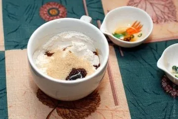 Курка в соєвому соусі зі смаженим арахісом і перцем