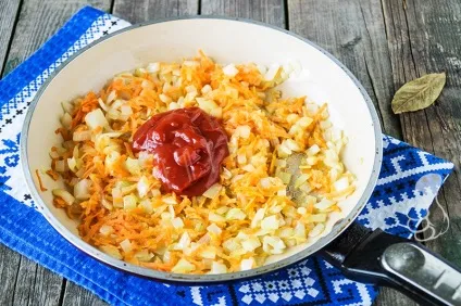 Куряче філе в томатному соусі