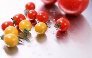 Мариновані помідори черрі