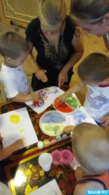 Майстер-клас для батьків першої молодшої групи з малювання пальчиковими фарбами «чарівні (першої) Майстер-клас для батьків першої молодшої групи з малювання пальчиковими фарбами «чарівні