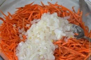 Морква по-корейськи з цибулею (по-корейськи) Морква по-корейськи з цибулею