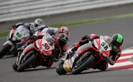 Мотоцикл - стиль життя - супербайк (wsbk) (супербайк) Мотоцикл - стиль життя - супербайк (wsbk)