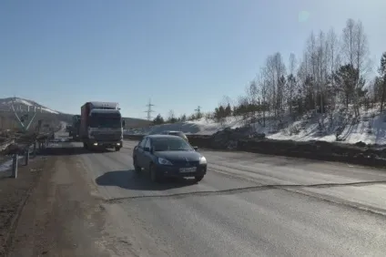 На трасі під ревда вирізали шматки асфальту (відео) На трасі під ревда вирізали шматки асфальту