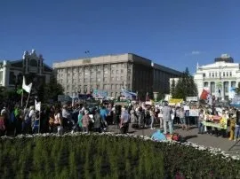 Не можна було пройти повз московський журналіст влаштувала прибирання берега річки в Карелії (берега) Не можна було пройти повз московський журналіст влаштувала прибирання берега річки в Карелії