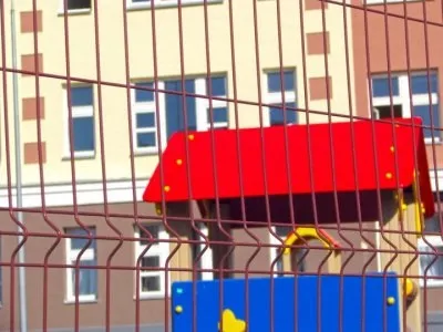 Огородження для дитячих садків відео-інструкція по монтажу своїми руками, висота огорож сходів, ціна (своїми) Огородження для дитячих садків відео-інструкція по монтажу своїми руками, висота огорож сходів, ціна