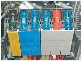 Запобіжники під капотом пріори (капотом) Запобіжники під капотом пріори