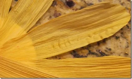 Прекрасні квіти з листя кукурудзяних качанів (качанів) Прекрасні квіти з листя кукурудзяних качанів