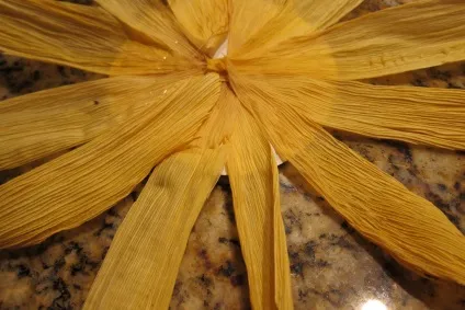 Прекрасні квіти з листя кукурудзяних качанів (листя) Прекрасні квіти з листя кукурудзяних качанів