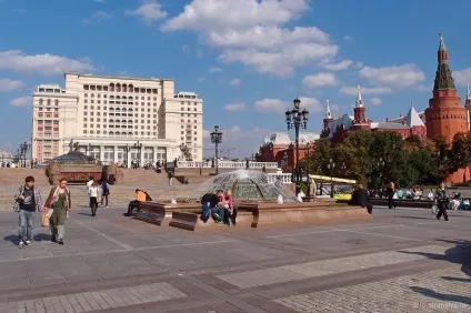 Манежна площа манеж, гостиница Київ, фонтани і купола торгового центру (площа) Манежна площа манеж, гостиница Київ, фонтани і купола торгового центру