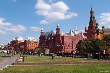 Манежна площа манеж, гостиница Київ, фонтани і купола торгового центру (Манежна площа) Манежна площа манеж, гостиница Київ, фонтани і купола торгового центру