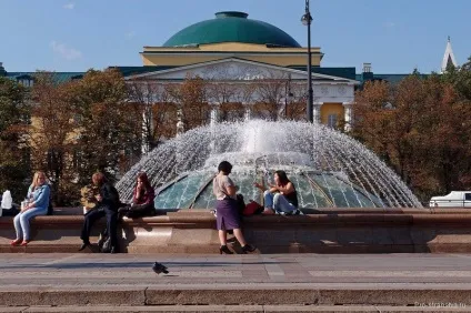 Манежна площа манеж, гостиница Київ, фонтани і купола торгового центру (Манежна площа) Манежна площа манеж, гостиница Київ, фонтани і купола торгового центру