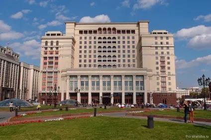 Манежна площа манеж, гостиница Київ, фонтани і купола торгового центру (готель) Манежна площа манеж, гостиница Київ, фонтани і купола торгового центру