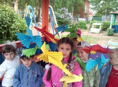 Майстер-клас з батьками і дітьми старшої групи птах щастя (робимо надрізи трикутної) Майстер-клас з батьками і дітьми старшої групи птах щастя