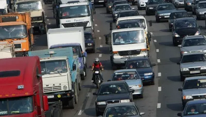 Москва, новини, 21-кілометрова пробка утворилася на МКАД (більше) Москва, новини, 21-кілометрова пробка утворилася на МКАД