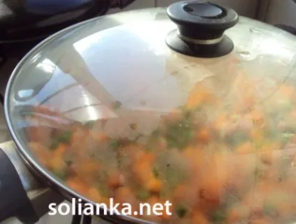 Морква з зеленим горошком по-французьки (зелений горошок заморожений) Морква з зеленим горошком по-французьки