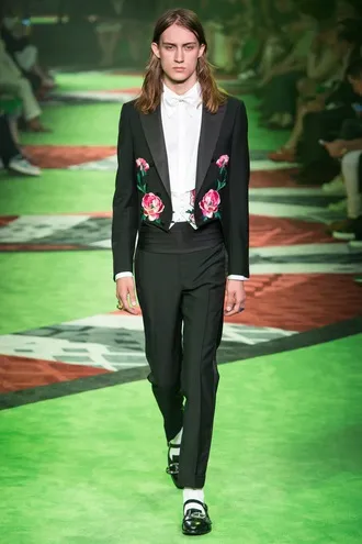 Чоловіча мода 5 ідей, як носити піджак навесні-влітку 2017 (milan fashion week) Чоловіча мода 5 ідей, як носити піджак навесні-влітку 2017