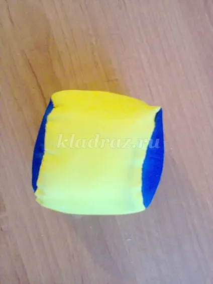 Набивної м'яч малого діаметра своїми руками (набивної) Набивної м'яч малого діаметра своїми руками