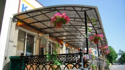 Навіс до дому з полікарбонату фото кращих навісів і козирків над ганком з полікарбонату, де (фото) Навіс до дому з полікарбонату фото кращих навісів і козирків над ганком з полікарбонату, де