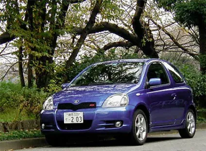 Огляд автомобіля toyota vitz, 2000 рік (kia) Огляд автомобіля toyota vitz, 2000 рік