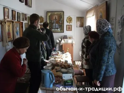 Звичаї на поминках в річницю смерті (після смерті людини) Звичаї на поминках в річницю смерті