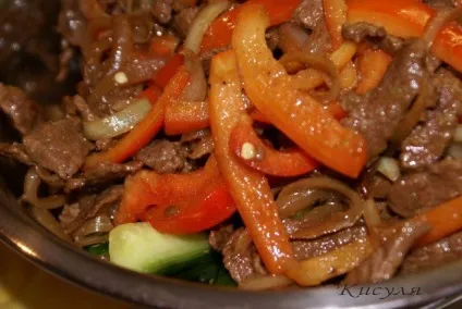 Огірки по-корейськи з м'ясом
