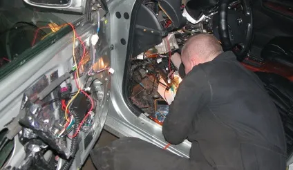 Основні причини загоряння автомобіля (стає причиною загоряння) Основні причини загоряння автомобіля