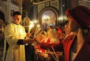 Пасхальна служба у скільки починається і закінчується