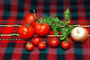 Паста з томатним соусом, помідорами чері та зеленню (томатним) Паста з томатним соусом, помідорами чері та зеленню