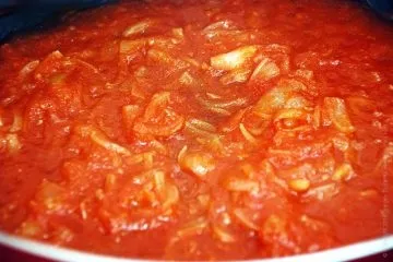 Паста з томатним соусом, помідорами чері та зеленню (помідорами) Паста з томатним соусом, помідорами чері та зеленню