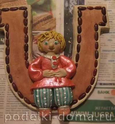 Панно домовичок на підкові з солоного тіста (майстер-клас), коробочка ідей і майстер-класів (солоного) Панно домовичок на підкові з солоного тіста (майстер-клас), коробочка ідей і майстер-класів