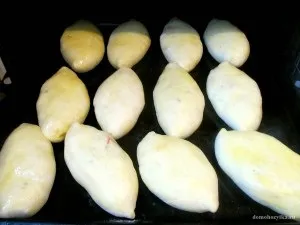 Пиріжки з сосисками і картоплею-рецепт приготування з фото (пиріжки з сосисками в духовці) Пиріжки з сосисками і картоплею-рецепт приготування з фото