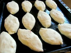 Пиріжки з сосисками і картоплею-рецепт приготування з фото (сосисками) Пиріжки з сосисками і картоплею-рецепт приготування з фото