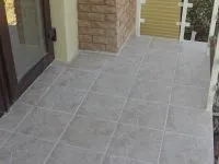 Плитка на балконі