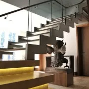 Простору під сходами ідеї дизайну для використання місця на фото