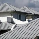 Розглянемо процес обшивки будинку профнастилом
