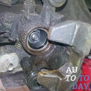 Ремонтуємо передні гальмівні супорти в автомобілі (гальмівні) Ремонтуємо передні гальмівні супорти в автомобілі