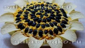 Рецепт салату соняшник з куркою і чіпсами (чіпси) Рецепт салату соняшник з куркою і чіпсами