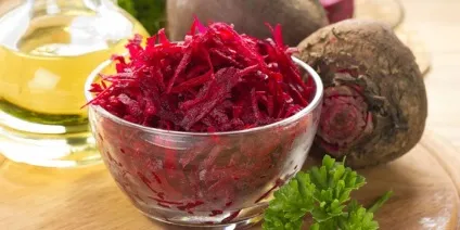 Салат з буряка сирої, вареної і запеченою - прості рецепти приготування з фото (сирої) Салат з буряка сирої, вареної і запеченою - прості рецепти приготування з фото