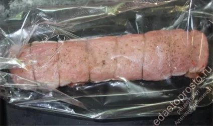 Рулет зі свинини з куркою (рулету свинини куркою) Рулет зі свинини з куркою