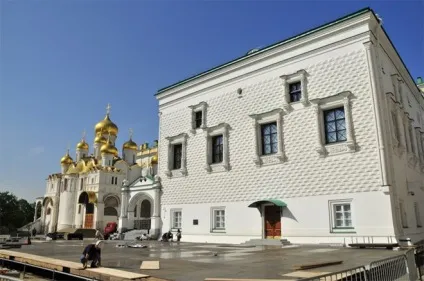 Русти на фасаді будинку з пінопласту що це таке (будинку) Русти на фасаді будинку з пінопласту що це таке