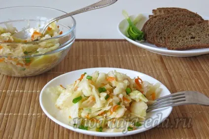 Салат з квашеної капусти з картоплею, модна їжа (капусти) Салат з квашеної капусти з картоплею, модна їжа