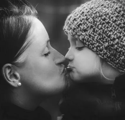 Найрідніша 22 дивовижні фотографії мам та їхніх дітей (весело крокувати просторами) Найрідніша 22 дивовижні фотографії мам та їхніх дітей