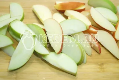 Шарлотка з сиром і яблуками - рецепт з фото (шарлотка з сиром і яблуками) Шарлотка з сиром і яблуками - рецепт з фото