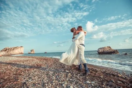 Символічна весілля за кордоном, на морі, для двох (весілля) Символічна весілля за кордоном, на морі, для двох