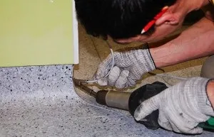 Скільки коштує постелити лінолеум за квадратний метр відповідаємо (стоїть) Скільки коштує постелити лінолеум за квадратний метр відповідаємо