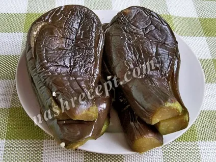 Солоні баклажани з часником